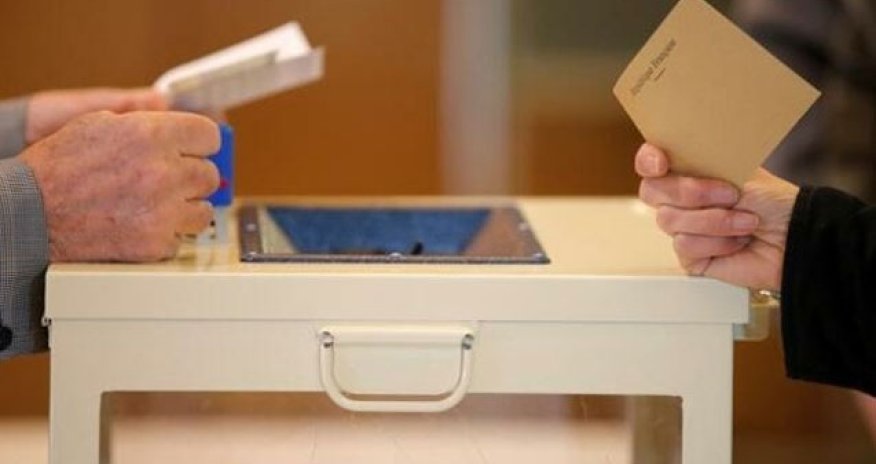 Fransada prezident seçkiləri keçirilir