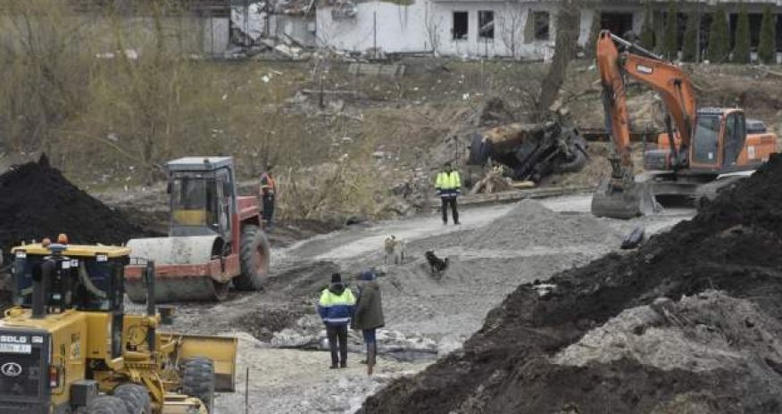 Kiyev ətrafında partladılmış körpü  bərpa edilir