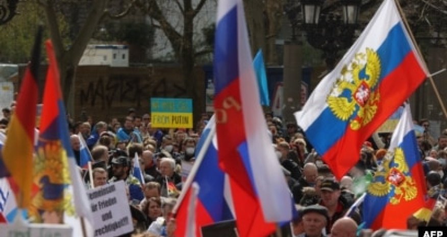 Almaniyada həm Rusiya, həm də Ukrayna tərəfdarları yürüş keçirib