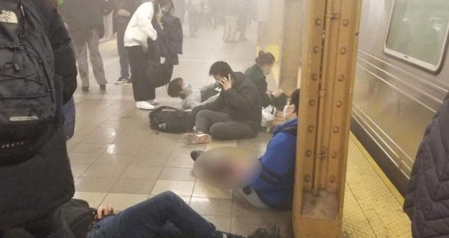 Nyu-York metrosunda atışma: Çox sayda yaralı var - VİDEO