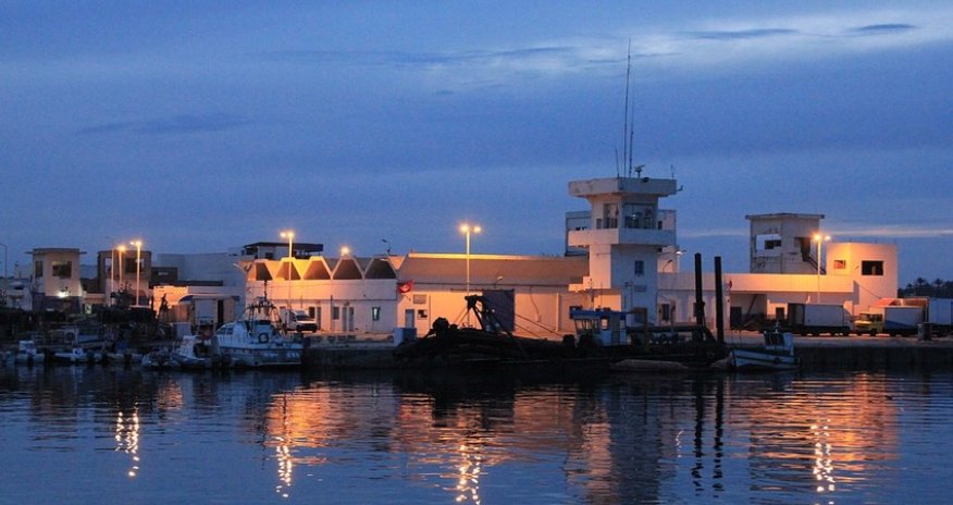 Tunis sahillərində Azərbaycan vətəndaşları olan gəmi batıb