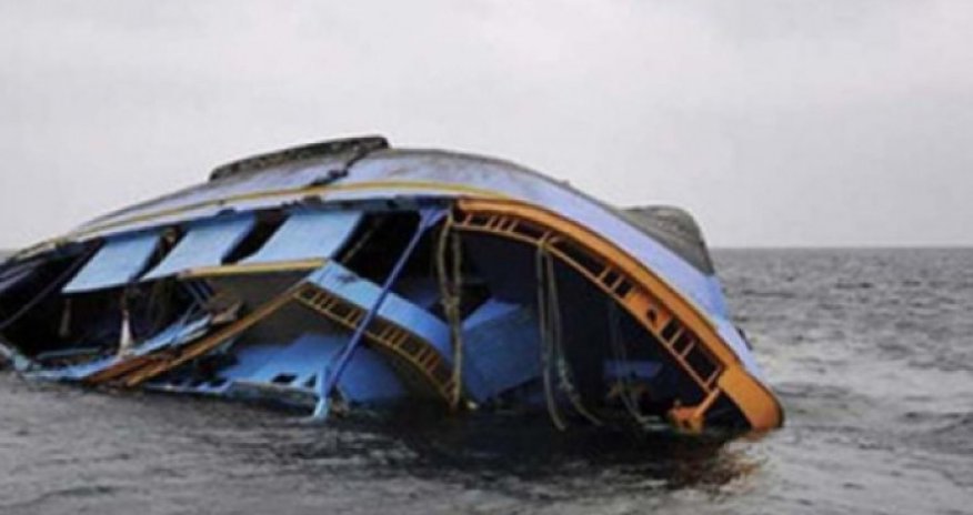 Liviyada miqrantları daşıyan qayıq batıb