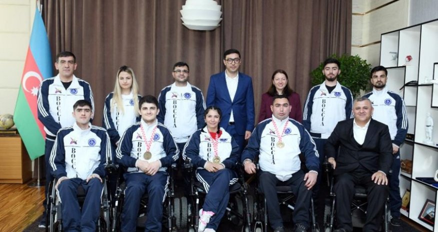 Fərid Qayıbov beynəlxalq yarışda qızıl medal qazanan paralimpiyaçıları qəbul edib