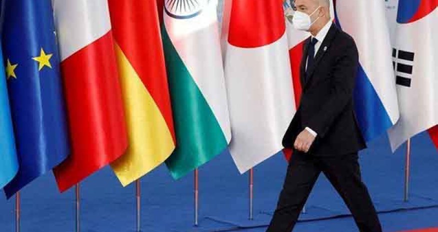 Nazirin çıxışı zamanı xarici rəsmilər zalı tərk etdi