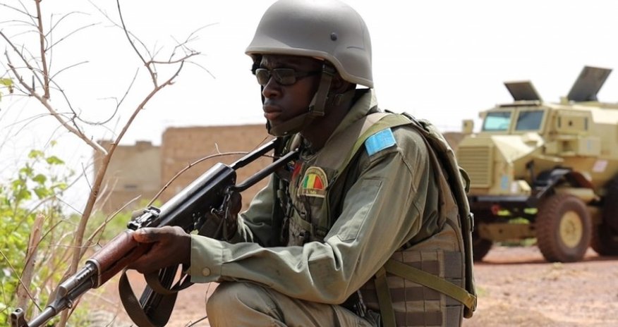 Malidə silahlılar üç hökumət düşərgəsinə hücum edib