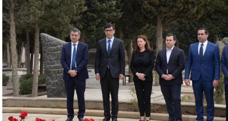 Fərid Qayıbov Azad Rəhimovun məzarını ziyarət edib