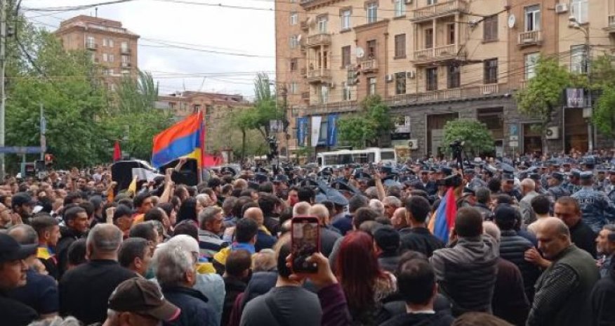 Ermənistanda kütləvi mitinq keçirilir