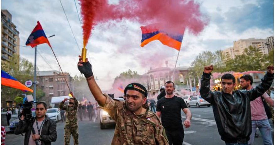 İrəvanda Paşinyanın istefası tələbi ilə mitinq başlayıb