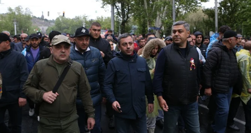 İrəvanda Paşinyanın əleyhinə aksiya keçirilir, saxlanılanlar var - YENİLƏNİB