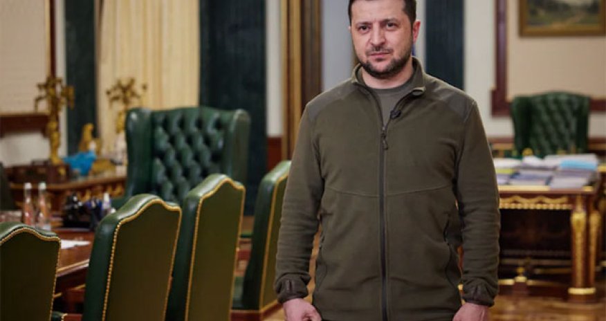 Zelenskinin jaketi London hərracında rekord məbləğə satıldı
