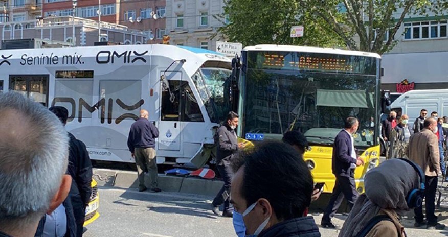 İstanbulda avtobusla tramvay toqquşdu, yaralılar var
