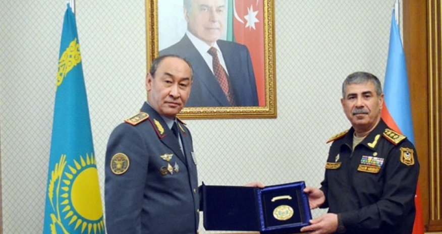 Zakir Həsənov qazaxıstanlı generalla görüşdü