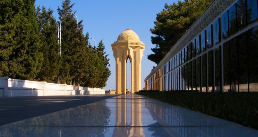 Litva Prezidenti Şəhidlər xiyabanını ziyarət edib