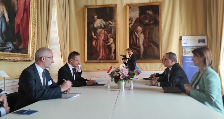 Ceyhun Bayramov Macarıstanın XİN başçısı ilə görüşüb