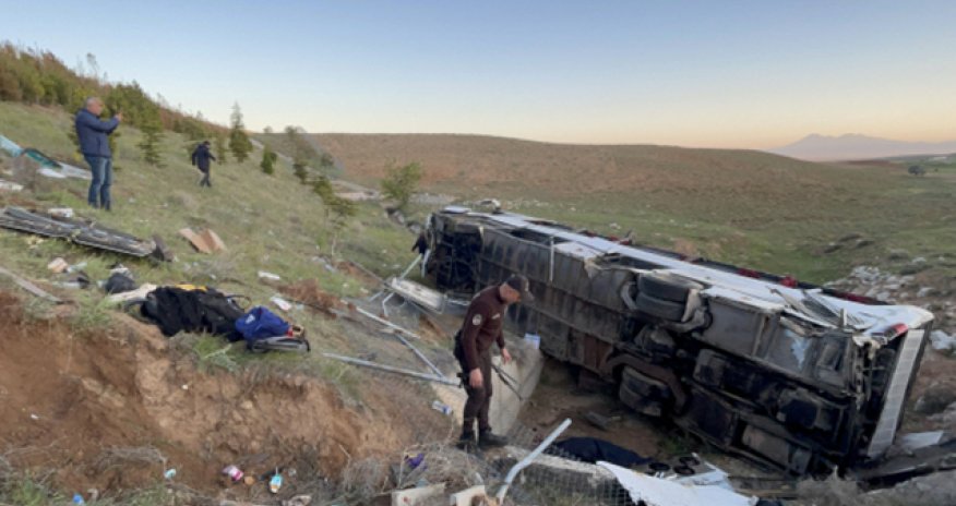 Türkiyədə tələbələri daşıyan avtobus aşdı, ölənlər var