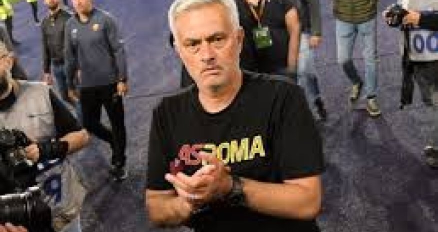 Моуринью стал первым тренером, выигравшим все еврокубковые турниры