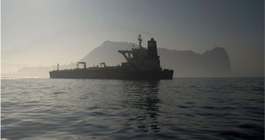 İran Yunanıstan gəmilərini saxlayıb