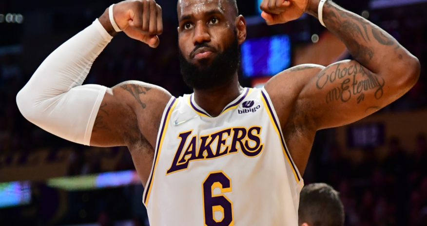 LeBron Ceyms NBA-da ilk milyarder basketbolçu olub