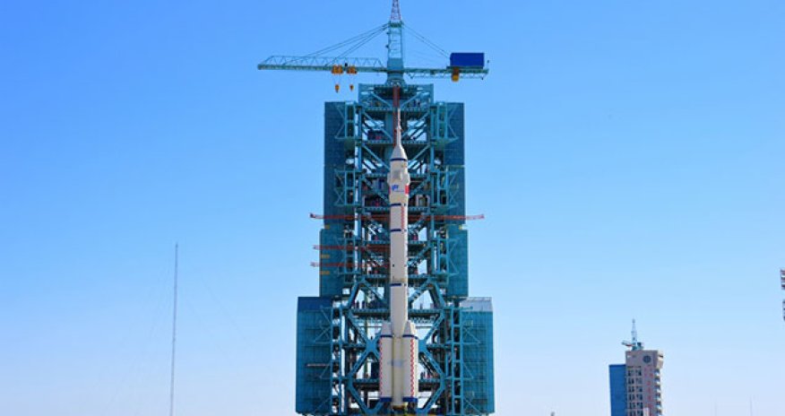 Çin növbəti kosmonavt qrupunu orbitə göndərib