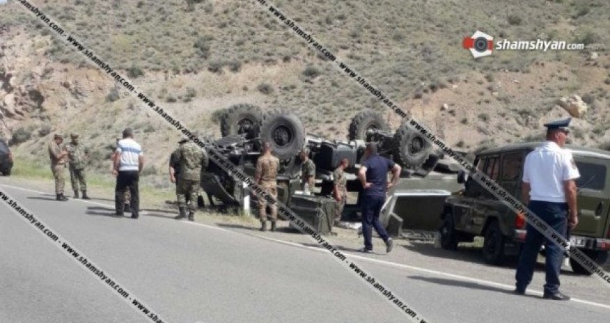 Ermənistanda hərbi maşın qəzaya uğradı - 11 əsgər yaralandı
