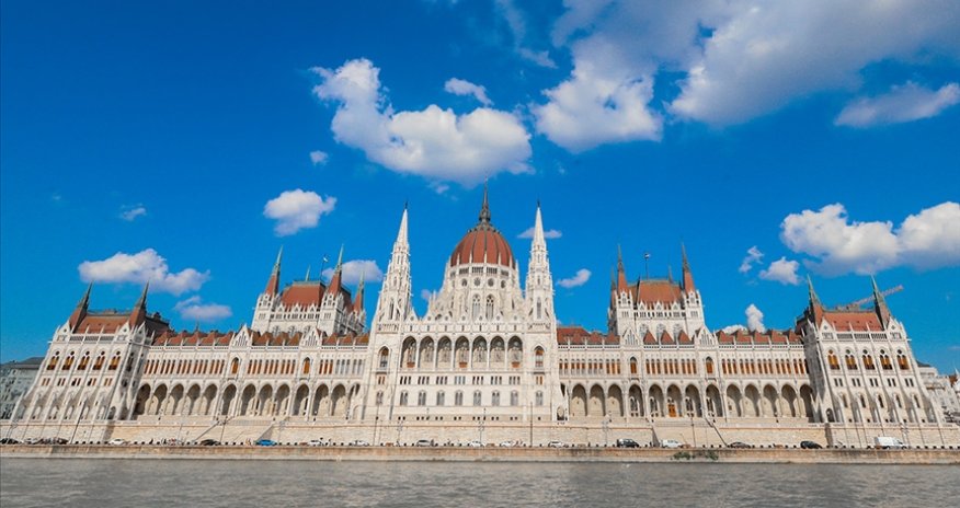 Macarıstanda elan edilmiş “fövqəladə vəziyyət” müddəti uzadılıb
