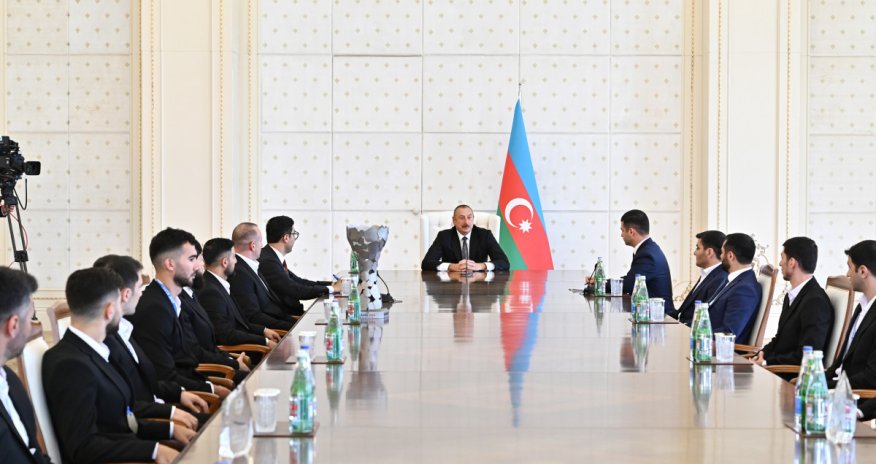 İlham Əliyev minifutbol üzrə milli komandanın üzvlərini qəbul edib