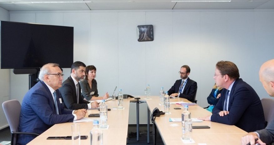 SOCAR, TAP və Avropa komissarı qaz ixracı məsələsini müzakirə edib