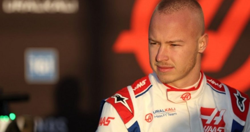 Russian driver sues F1 team