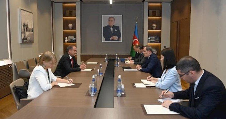 Ceyhun Bayramov Macarıstan səfiri ilə görüşdü