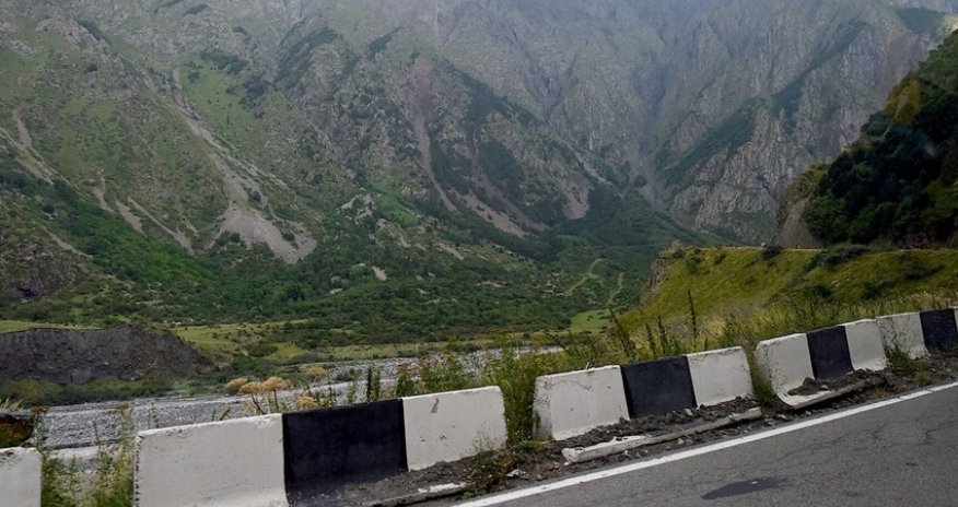 Ermənistanı Rusiya ilə birləşdirən yeganə quru yol bağlanıb