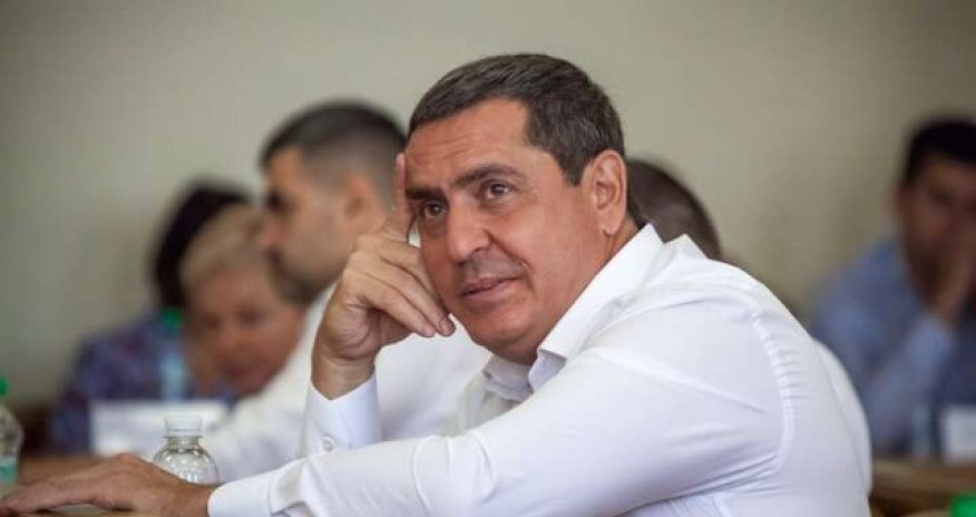 Kremençuqda raket hücumunda deputat ağır yaralandı