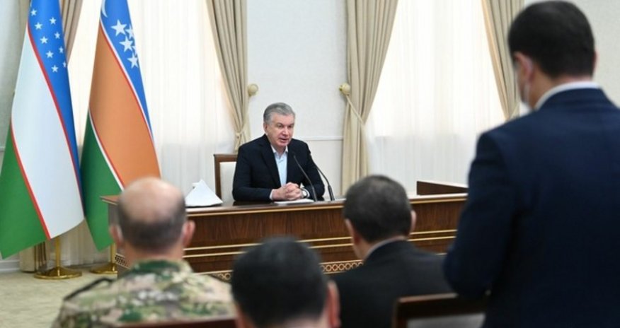 Mirziyoyev müşavirə keçirdi: sakinlərlə görüşdü