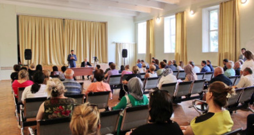 İcra Hakimiyyətinin başçısı və millət vəkili sakinləri qəbul etdilər