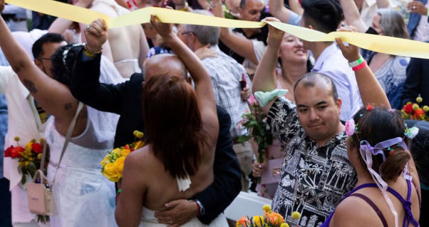 Nyu-Yorkun mərkəzində 500 cütlük evləndi