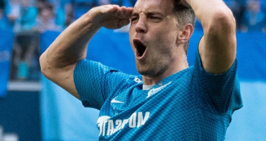 Артем Дзюба прилетел на переговоры в Баку