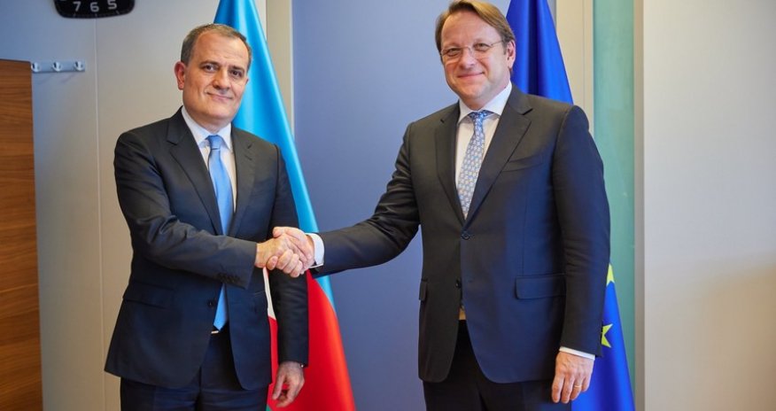 Bayramov, Varhelyi discuss situation in South Caucasus