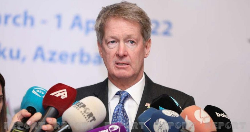 UK ambassador congratulates Azerbaijani journalists