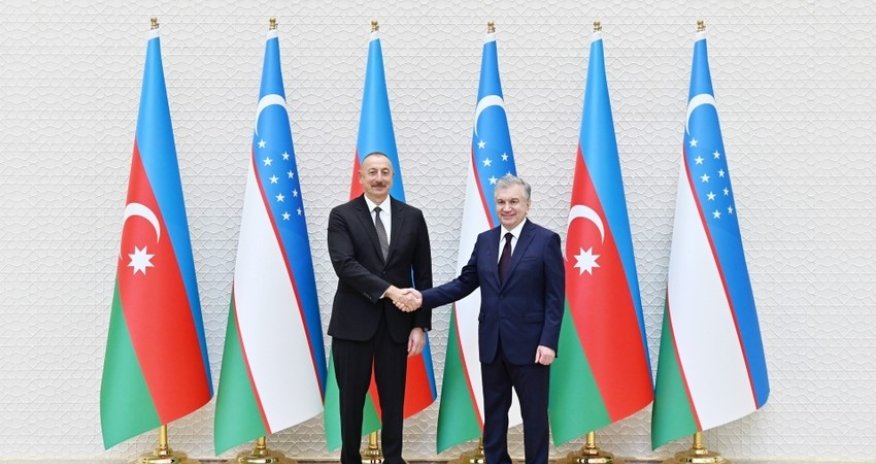 İlham Əliyev Özbəkistanın Prezidenti Şavkat Mirziyoyevə zəng edib