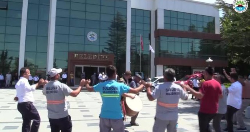 Maaşlarının 60 faiz artımını nağara və zurnalarla qeyd etdilər - VİDEO