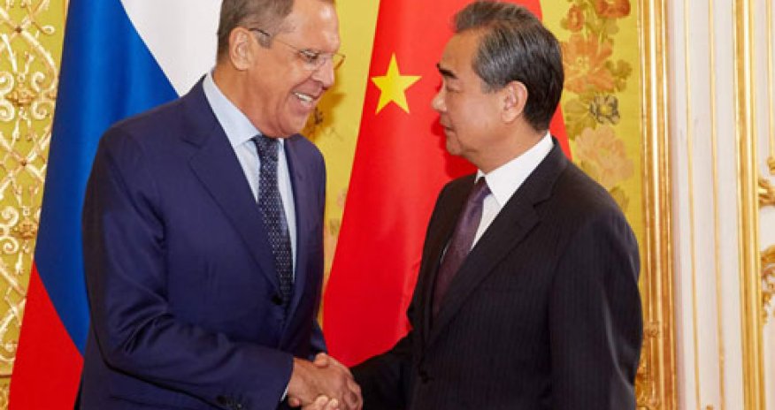 Lavrov çinli həmkarı ilə Ukraynanı müzakirə etdi