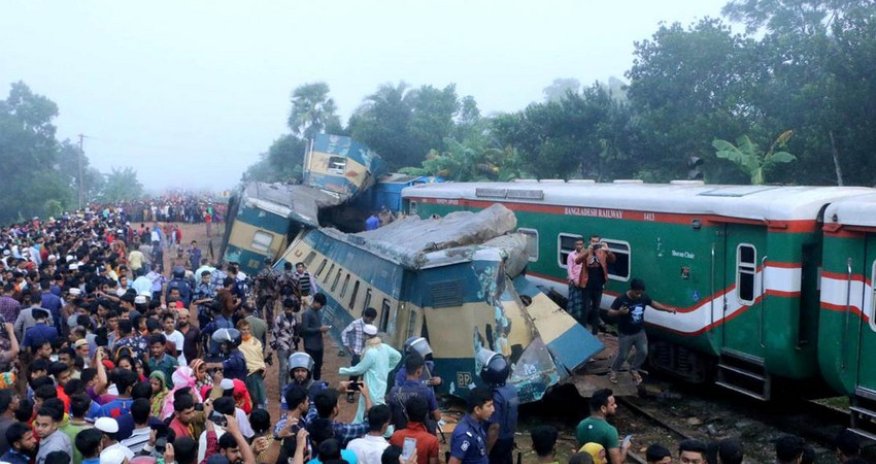 Banqladeşdə avtomobil qatarla toqquşub, 11 nəfər ölüb