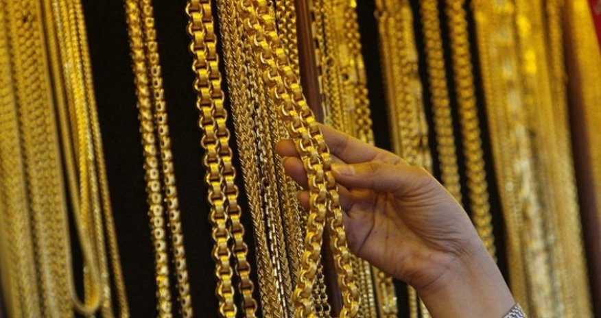 Gold prices fall after noticeable increase last week