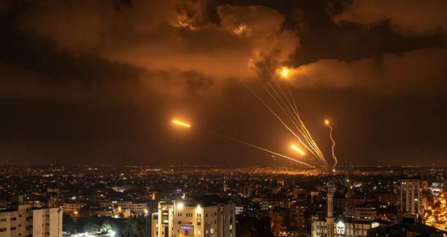 İsrailə yüzlərlə raket atıldı