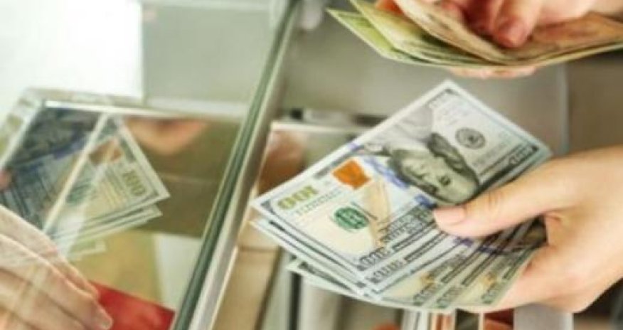 Банки в Азербайджане  увеличили операции наличной инвалюты