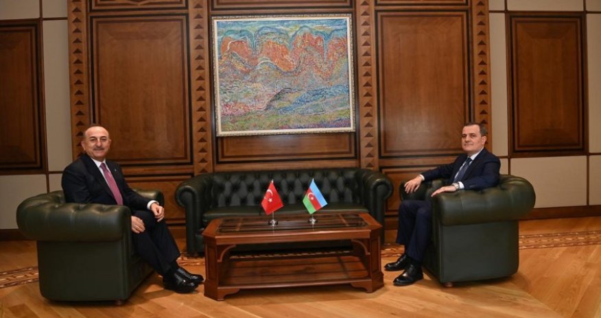 Azerbaijani, Turkish FMs hold phone conversation