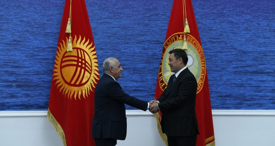 Əli Əsədov Qırğızıstan Prezidenti ilə görüşüb