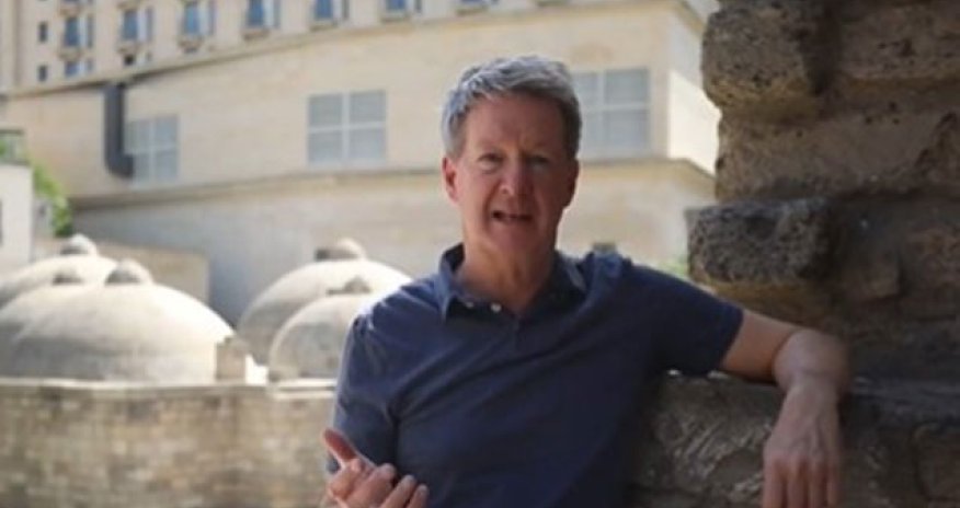 Ceyms Şarpdan yeni səfirə məsləhət - “Ləzzətli yeməklərin dadına bax”