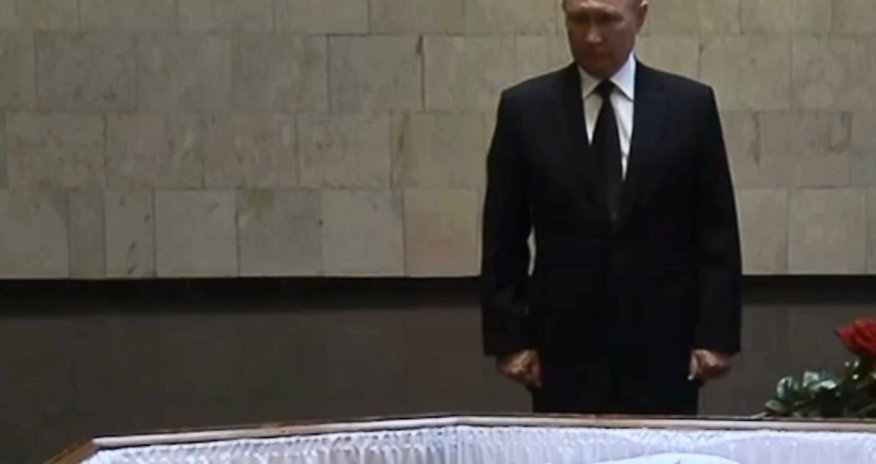 Putin Qarbaçovla vidalaşmaq üçün xəstəxanaya gəldi