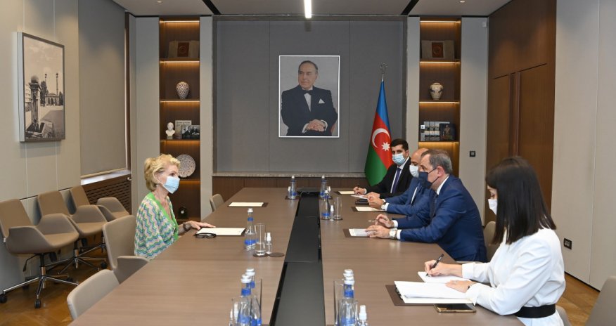 Ceyhun Bayramov Hedva Seri qəbul edib