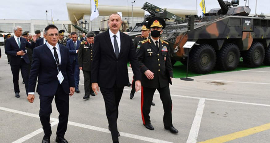 İlham Əliyev beynəlxalq sərgilərlə tanış oldu - Fotolar-Yenilənib